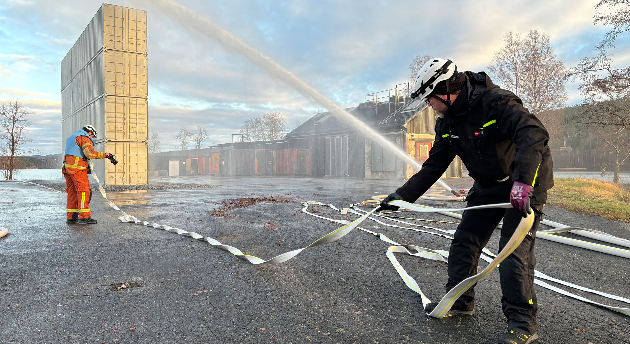 Brandmän övar släckning